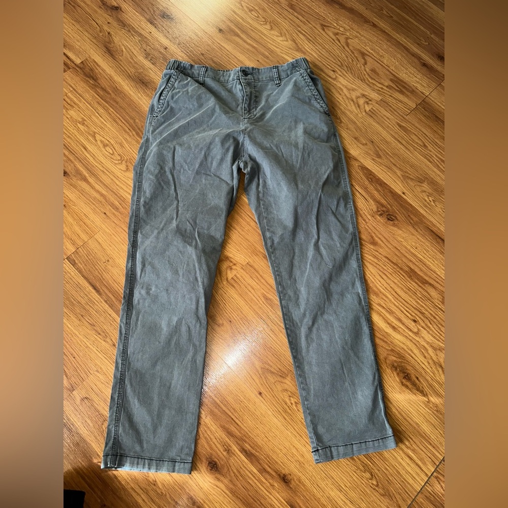 Old Navy Easy Chino Solid Gray Size Medium - image 1
